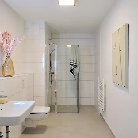 C6 - Mit Grossem, Ueberdachten Suedbalkon Im 