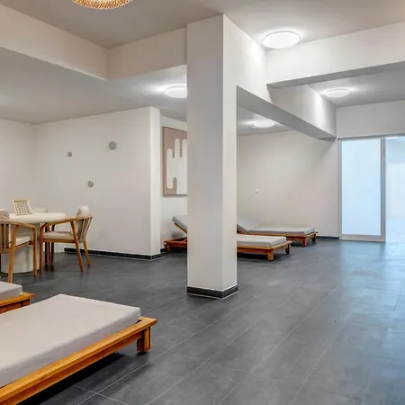 C6 - Mit Grossem, Ueberdachten Suedbalkon Im 