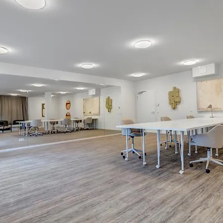 C6 - Mit Grossem, Ueberdachten Suedbalkon Im 